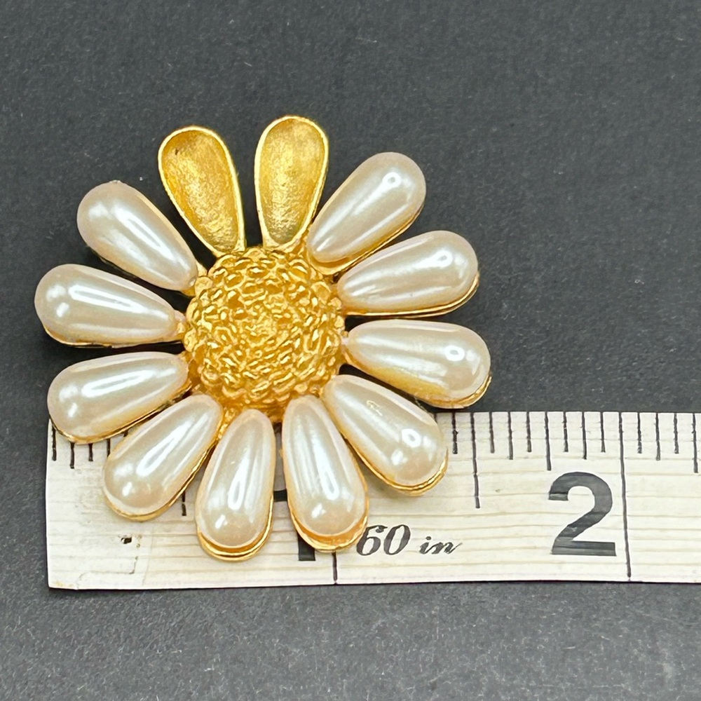 VTG Rare Givenchy Gold Faux Pearl Sunflower SINGLE Clip Earring AS IS Repair - Picture 8 of 8
